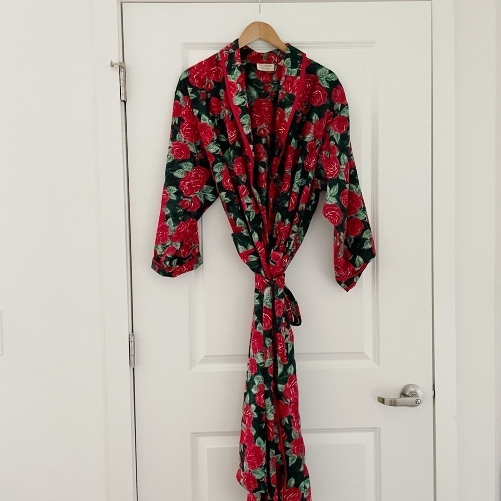 VTG Victoria's Secret Gold Label Maxi Length Floral Rose Print Robe